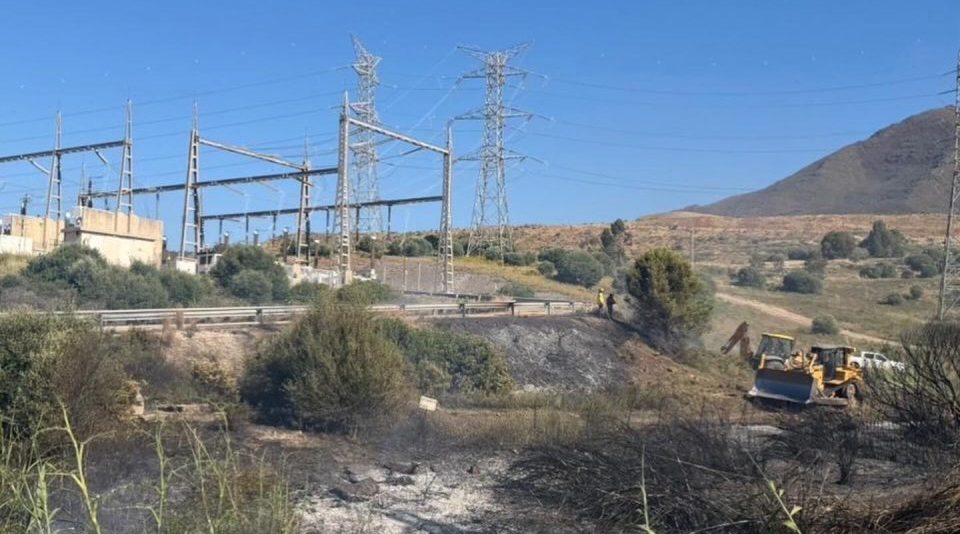 Controlado un pequeño incendio junto a la subestación eléctrica de Casares - incendio subestacion electrica casares e1779958658766 incendio subestacion electrica casares