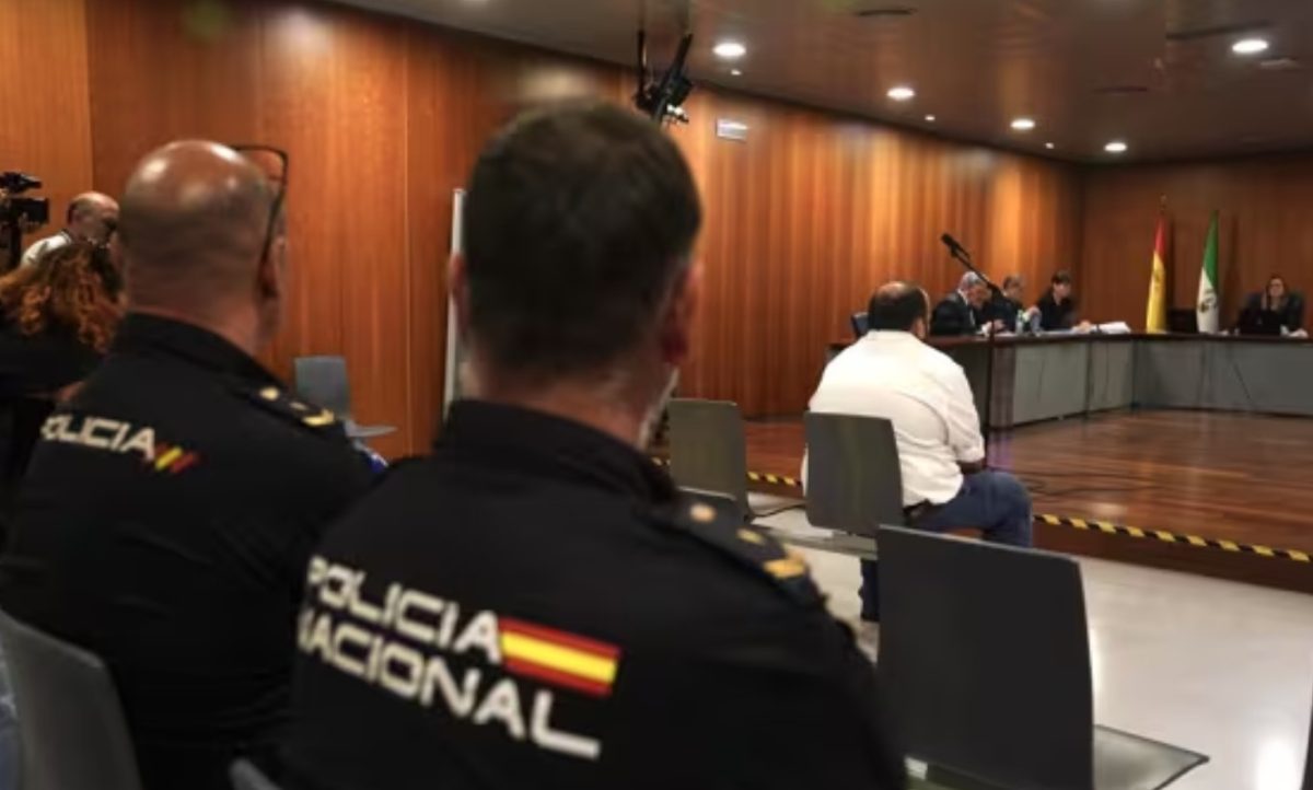 La expareja del cura acusado por abusos en Málaga asegura que organizaba las imágenes de las agresiones en carpetas - juicio cura abusos malaga juicio cura abusos malaga