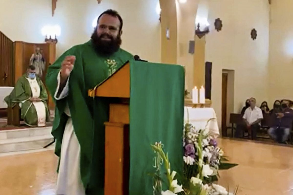 El sacerdote acusado de sedar y agredir a cuatro amigas en Málaga niega los hechos y habla de vídeos “manipulados” - padre fran acusado padre fran acusado