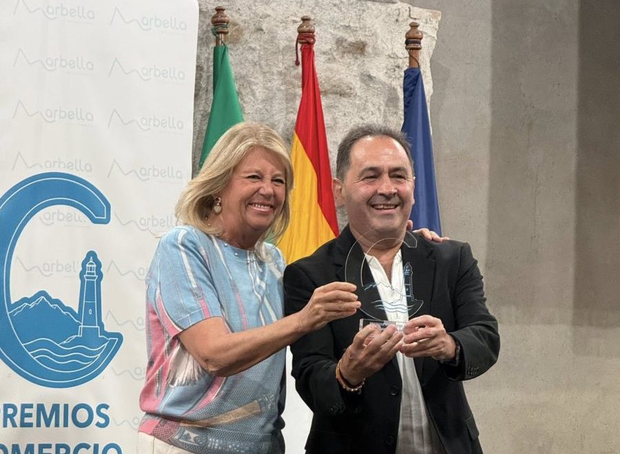 Estos son los diez negocios históricos de San Pedro reconocidos como referentes del comercio local en Marbella - reconocimiento comercio san pedro marbella e1779817454932 reconocimiento comercio san pedro marbella