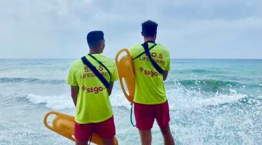 Salvan la vida a una mujer tras sufrir un ataque cardíaco en un chiringuito de Torremolinos - socorristas torremolinos e1779105214794 socorristas torremolinos