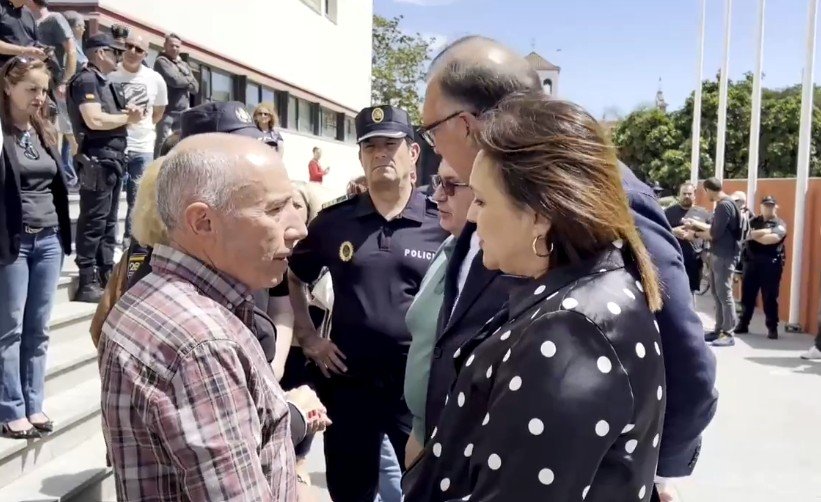 "Están desamparados y olvidados": Alfonso, hermano de un guardia civil fallecido en Huelva, alza la voz en Torremolinos - un momento de la concentracion un momento de la concentracion