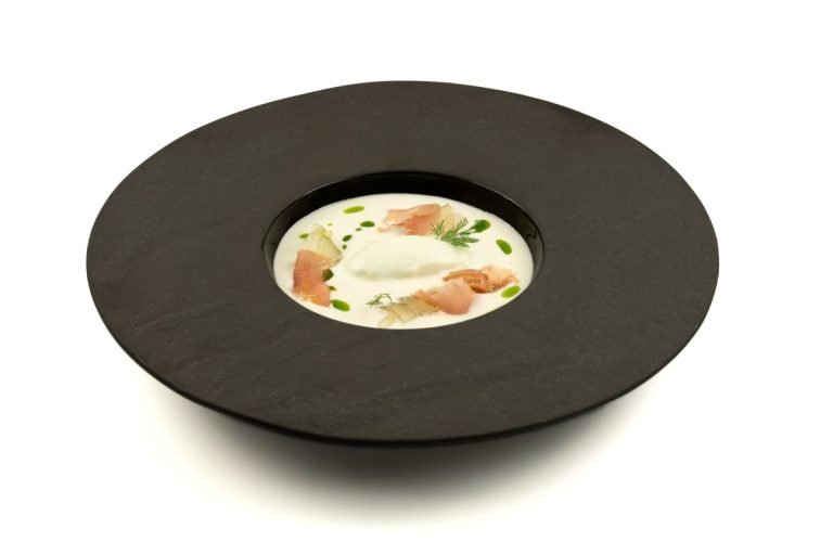 El mar toma la mesa en la nueva carta de Restaurante Gastrobar Casino Marbella - Ajoblanco con melon y manzanilla albahaca y lima El mar toma la mesa en la nueva carta de Restaurante Gastrobar Casino Marbella - Ajoblanco con melon y manzanilla albahaca y lima