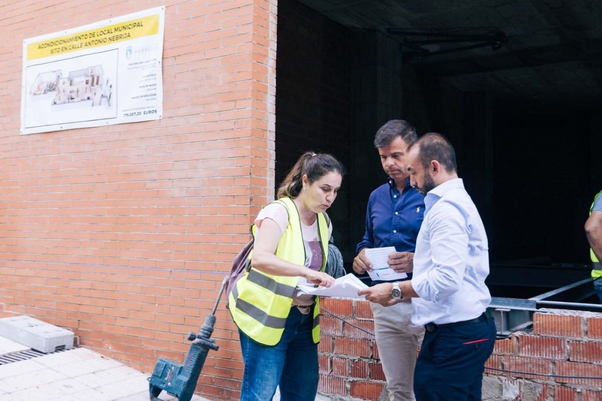 Un nuevo centro de usos múltiples transformará un local en desuso en el Distrito Este de Marbella - Marbella espacio multiusos Visita municipal a las obras