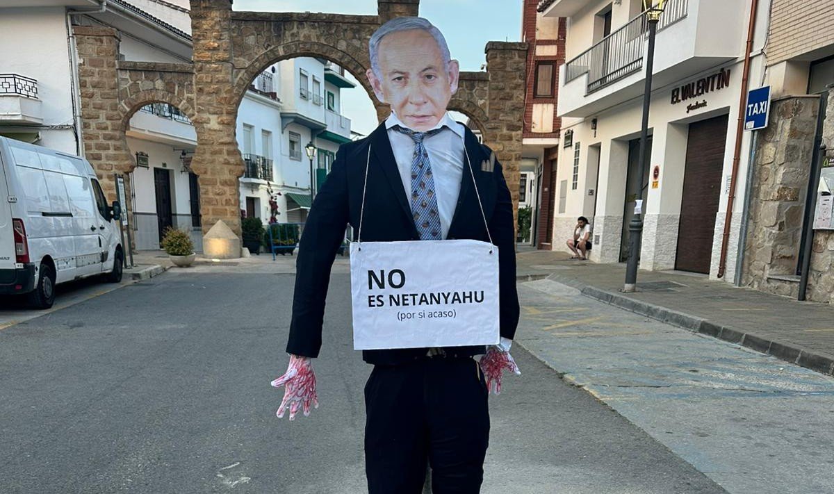 “No es Netanyahu (por si acaso)”: Alozaina quema por San Juan un muñeco inspirado en el primer ministro israelí - Netanyahu alozaina san juan Netanyahu alozaina san juan