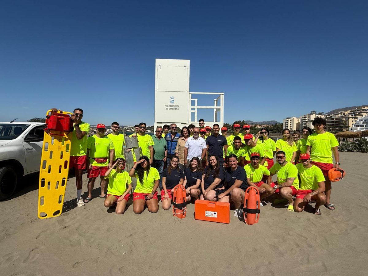 Estepona activa el servicio de salvamento y vigilancia en cinco playas hasta septiembre - Socorristas estepona Socorristas estepona