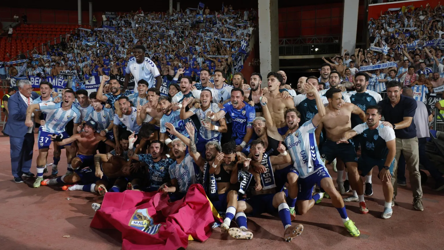 El Málaga regresa a Primera División tras ocho años al ganar en Almería - Victoria Malaga CF Victoria del Málaga