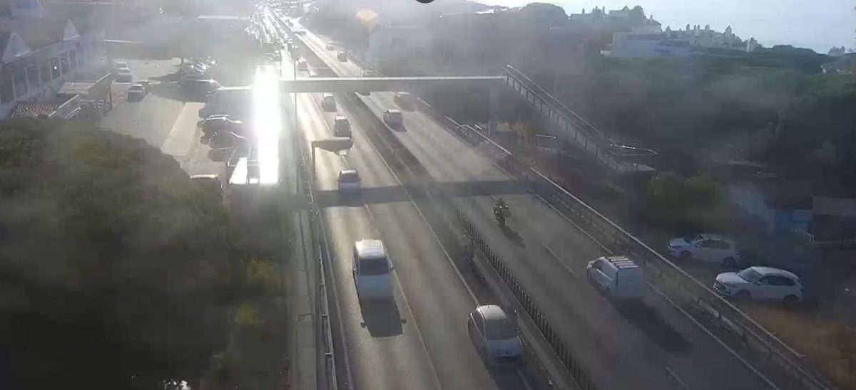 Más de tres kilómetros de retenciones en la A-7 por un accidente en Calahonda - accidente a7 calahonda e1782805955667 accidente a7 calahonda