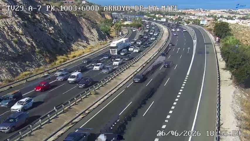 Atasco en la A-7 por un accidente a la altura de Benalmádena en dirección Marbella - atasco benalmadena a7 accidente atasco benalmadena a7 accidente