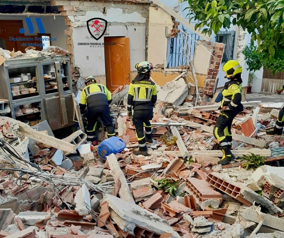 Una explosión de bombona derrumba la planta superior de un restaurante en Sayalonga - explosion de bombona sayalonga explosión de bombona sayalonga