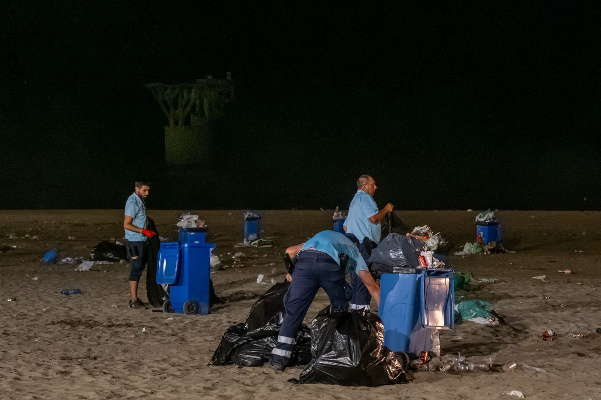 Marbella retira en tiempo récord más de 200 toneladas de basura tras la noche de San Juan - limpieza playas marbella san juan limpieza playas marbella san juan