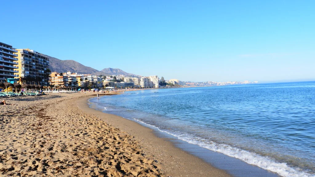Hallan el cadáver de una persona en la playa de Los Boliches, en Fuengirola - playa de Los Boliches playa de Los Boliches fuengirola