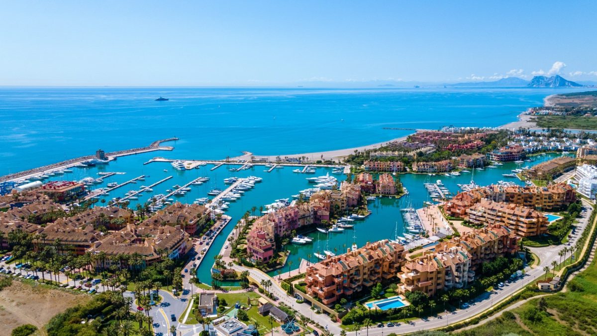 Frente al "postureo" de Marbella, Sotogrande compite con exclusividad y discreción - sotogrande sotogrande