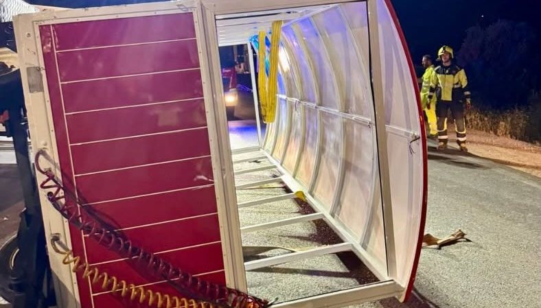 Vuelca un tren turístico en Cártama y deja 18 heridos, nueve de ellos menores - tren turistico cartama e1781430985223 tren turistico cartama