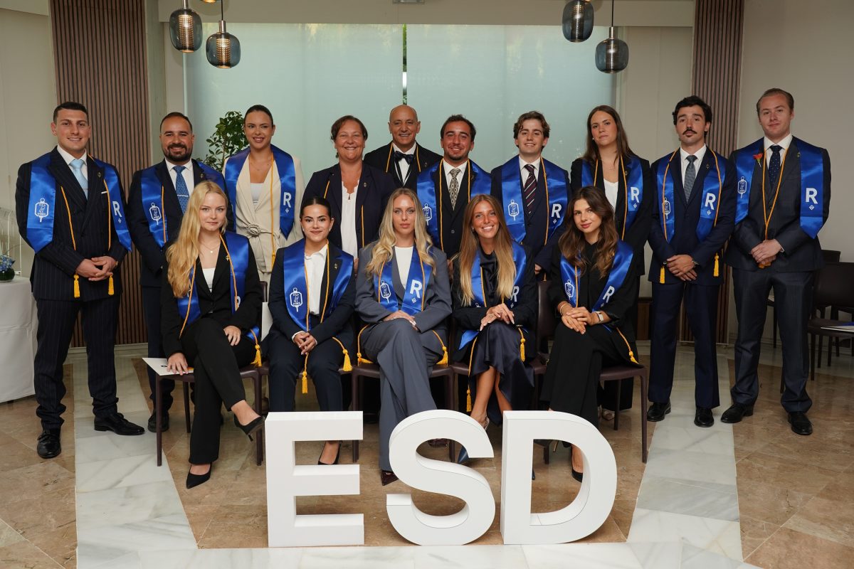 Dieciséis alumnos de Les Roches Marbella ingresan en la fraternidad internacional Eta Sigma Delta - Eta Sigma Delta Les Roches Marbella Eta Sigma Delta Les Roches Marbella