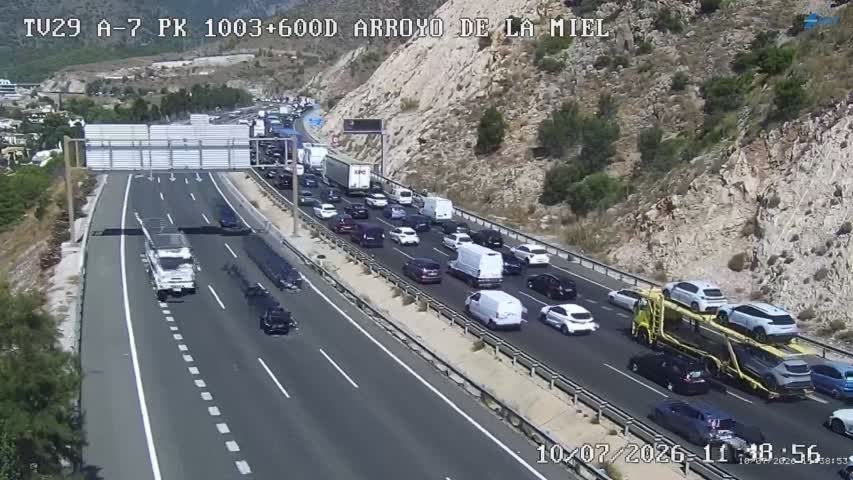 Colapso en la A-7 a la altura de Benalmádena tras una colisión entre un coche y un taxi con posibles heridos - accidente a 7 benalmadena Colapso en la A-7 a la altura de Benalmádena tras una colisión entre un coche y un taxi con posibles heridos - accidente a 7 benalmadena