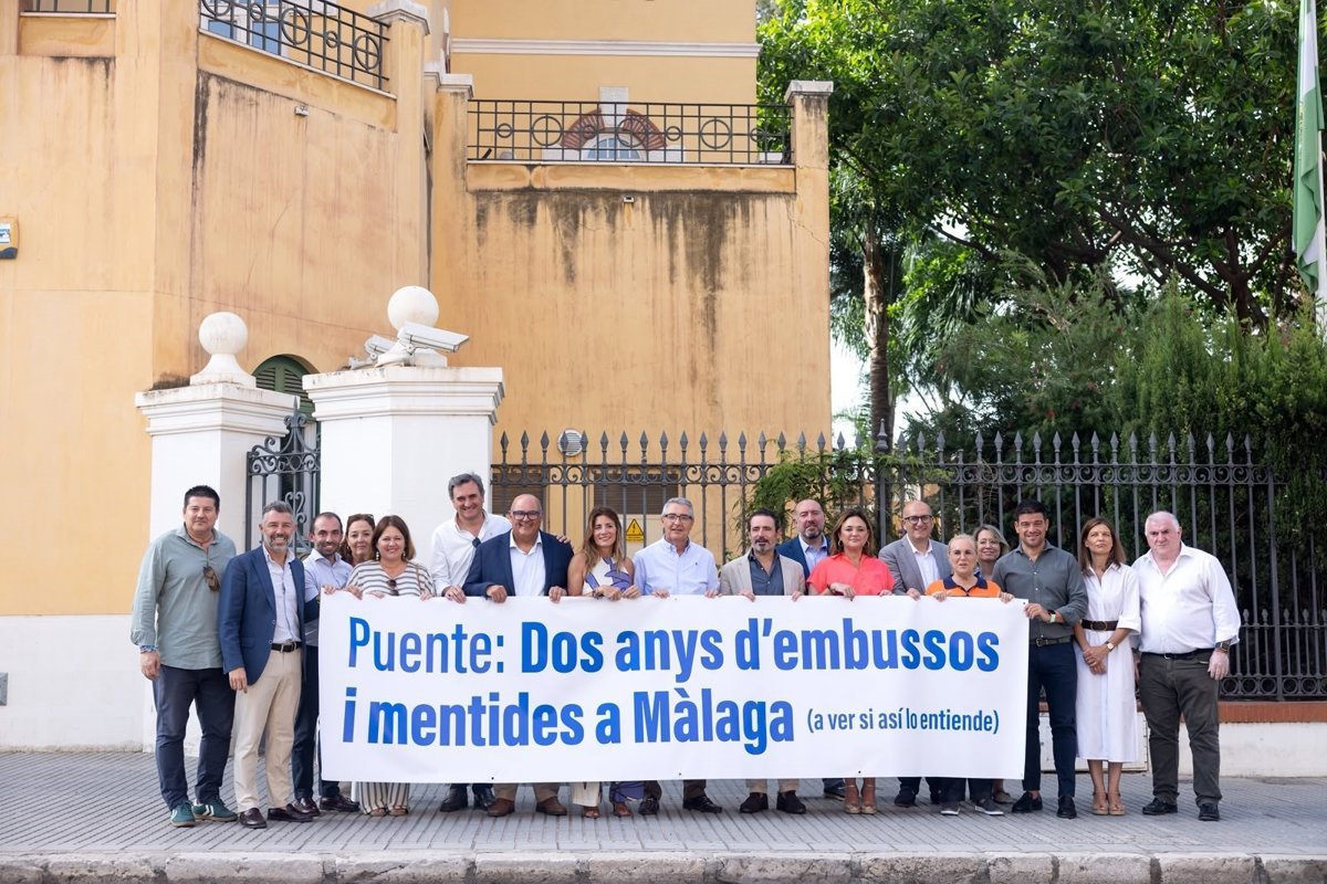 Los alcaldes del PP de la Costa del Sol exhiben una pancarta en catalán para exigir inversiones en movilidad - alcaldes pp malaga pancarta catalan Los alcaldes del PP de la Costa del Sol exhiben una pancarta en catalán para exigir inversiones en movilidad - alcaldes pp malaga pancarta catalan