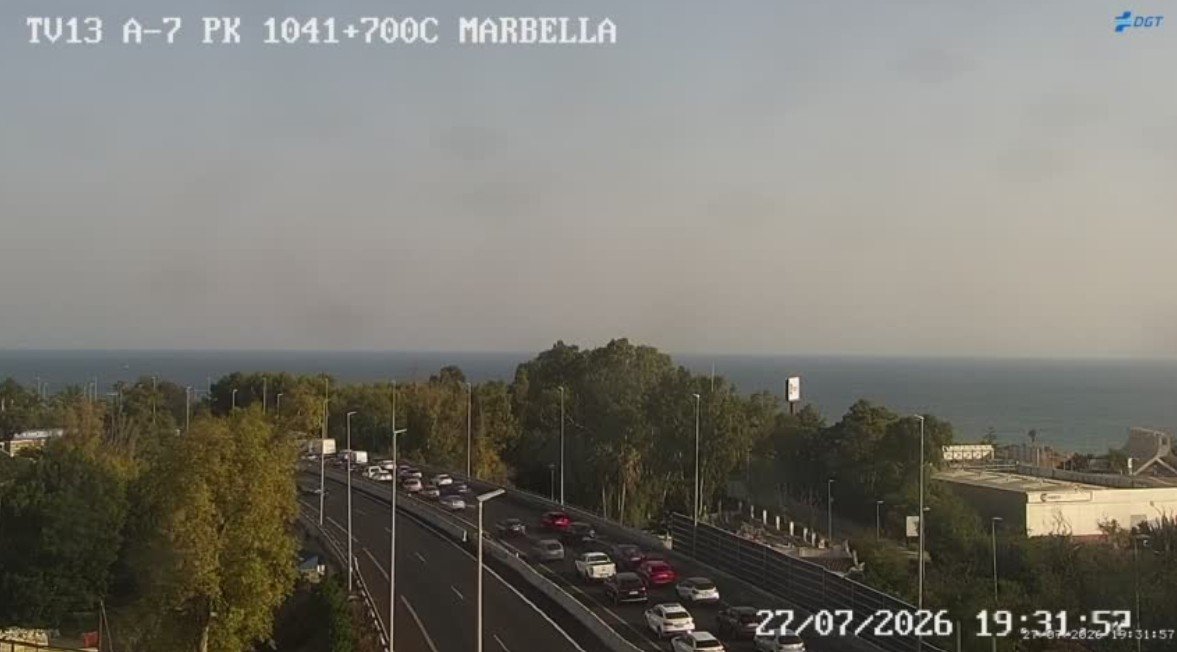 Un incendio obliga a cortar todos los carriles de la A-7 a la altura de Marbella y provoca importantes retenciones - carretera a7 marbella Un incendio obliga a cortar todos los carriles de la A-7 a la altura de Marbella y provoca importantes retenciones - carretera a7 marbella