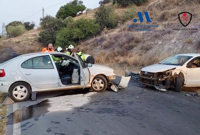 Un hombre de 79 años y otro de 25, trasladados al hospital tras una colisión frontolateral en Coín - colision coin Un hombre de 79 años y otro de 25, trasladados al hospital tras una colisión frontolateral en Coín - colision coin