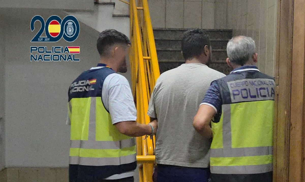 Detenido por causar un corte de 18 centímetros en la cara a un hombre e intentar robar un cordón de oro a una mujer en Málaga - detenido malaga e1783670814817 Detenido por causar un corte de 18 centímetros en la cara a un hombre e intentar robar un cordón de oro a una mujer en Málaga - detenido malaga e1783670814817