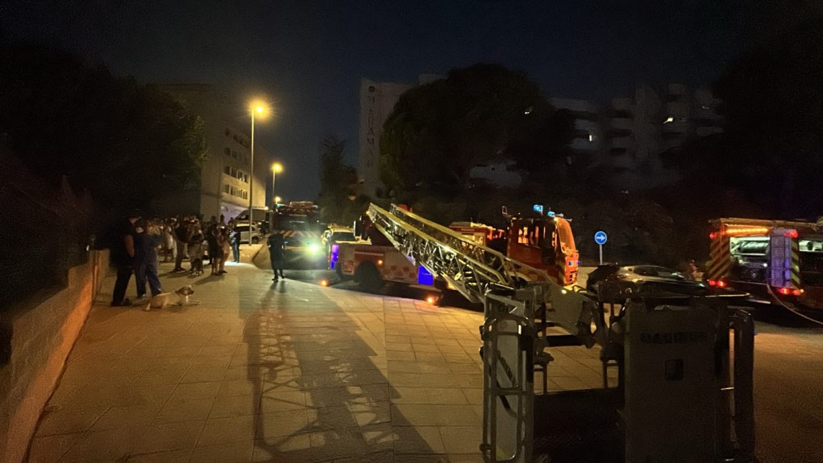 «Es irrisorio tener 4 bomberos para más de 70.000 habitantes»: reclaman más efectivos tras la muerte de una madre y sus hijos en Benalmádena - incendio benalmadena menores «Es irrisorio tener 4 bomberos para más de 70.000 habitantes»: reclaman más efectivos tras la muerte de una madre y sus hijos en Benalmádena