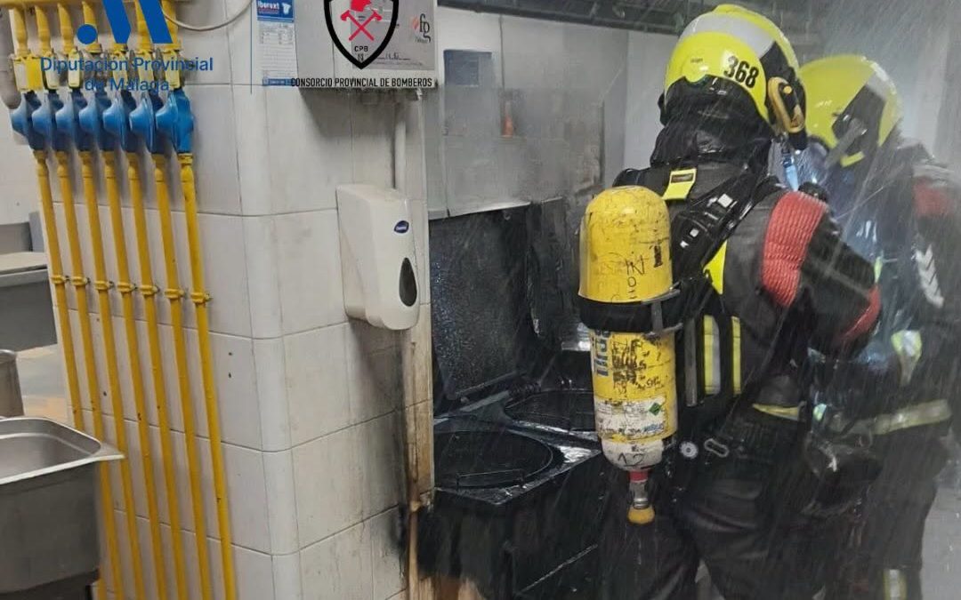 Evacúan de forma preventiva a 150 personas tras un incendio en la cocina de un hotel de Estepona - incendio cocina hotel estepona e1783019587631 Evacúan de forma preventiva a 150 personas tras un incendio en la cocina de un hotel de Estepona - incendio cocina hotel estepona e1783019587631