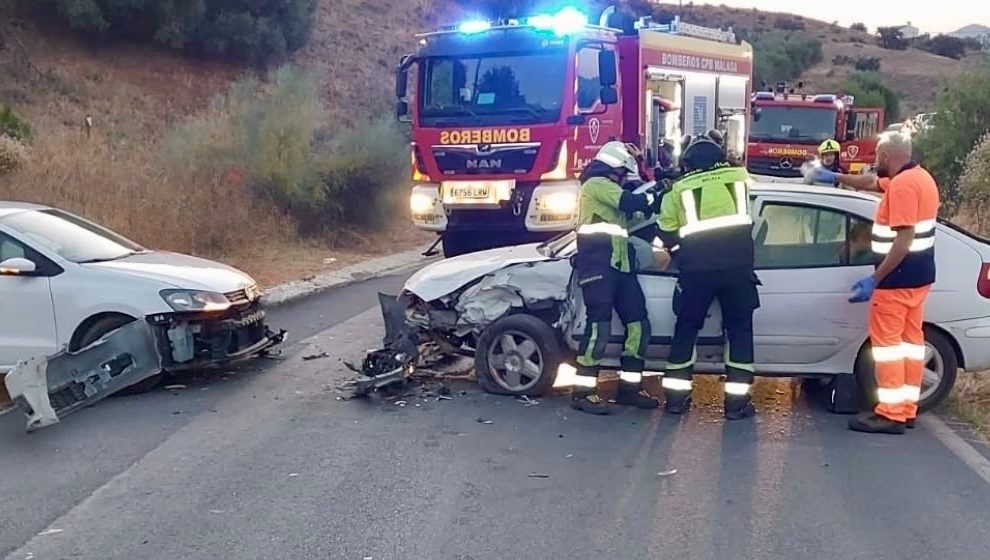 Un hombre de 79 años y otro de 25, trasladados al hospital tras una colisión frontolateral en Coín - intervencion colision coin e1783327992627 Un hombre de 79 años y otro de 25, trasladados al hospital tras una colisión frontolateral en Coín - intervencion colision coin e1783327992627