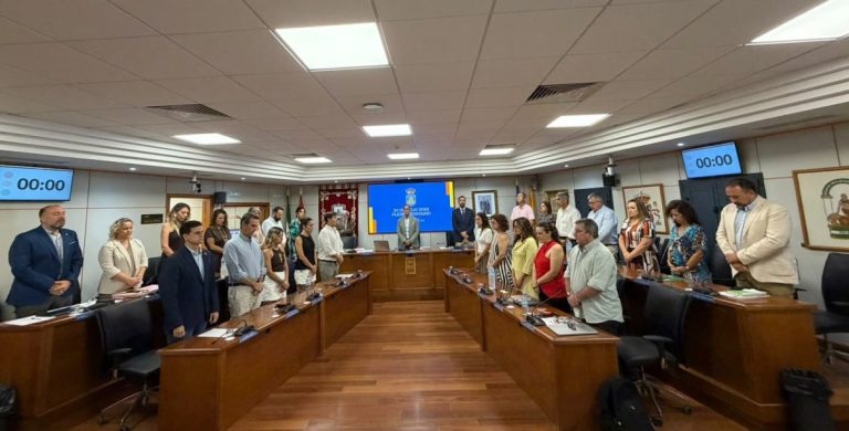 «Un terrible dolor invade nuestra ciudad»: el alcalde de Benalmádena lamenta la muerte de los dos menores en un incendio - minuto silencio menores benalmadena «Un terrible dolor invade nuestra ciudad»: el alcalde de Benalmádena lamenta la muerte de los dos menores en un incendio - minuto silencio menores benalmadena