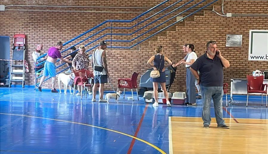 Habilitan el pabellón municipal de Benahavís para las personas desalojadas por el incendio - pabellon benahavis pabellon benahavis