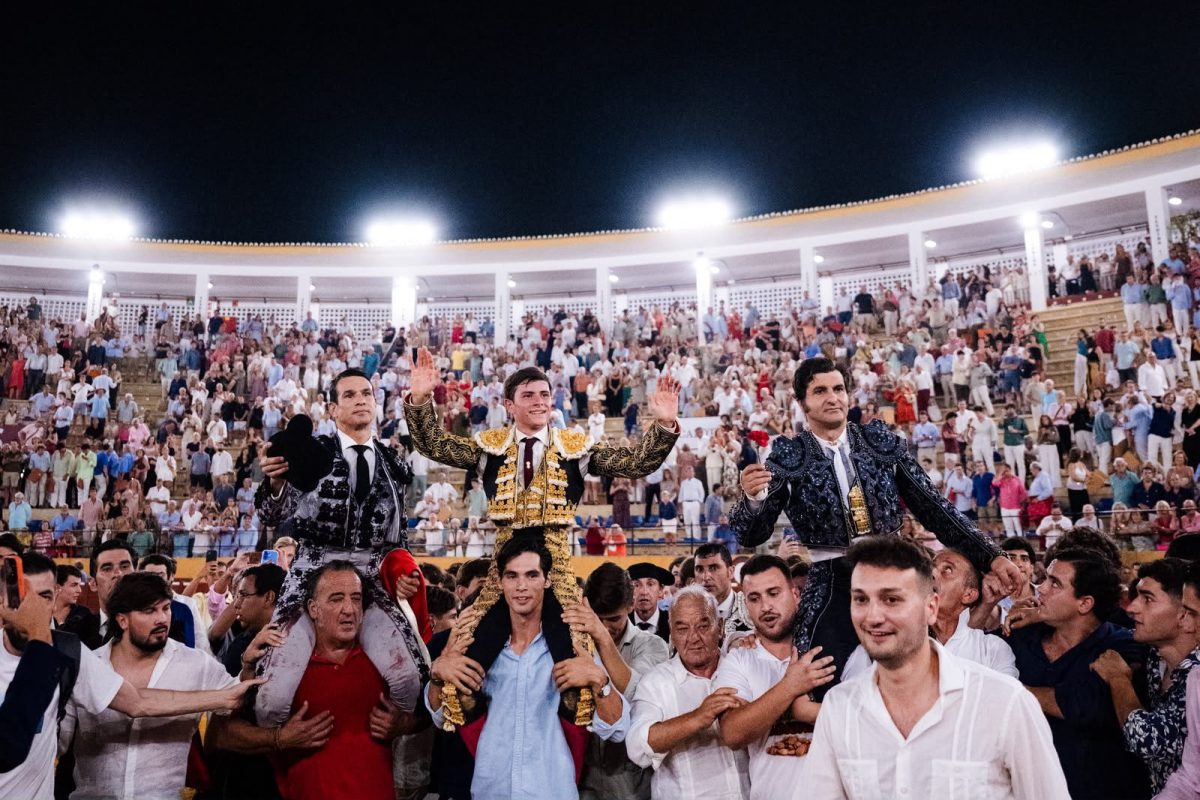 Palacio ilumina los Candiles, mientras Morante y Manzanares rubrican una noche de triunfo en Marbella