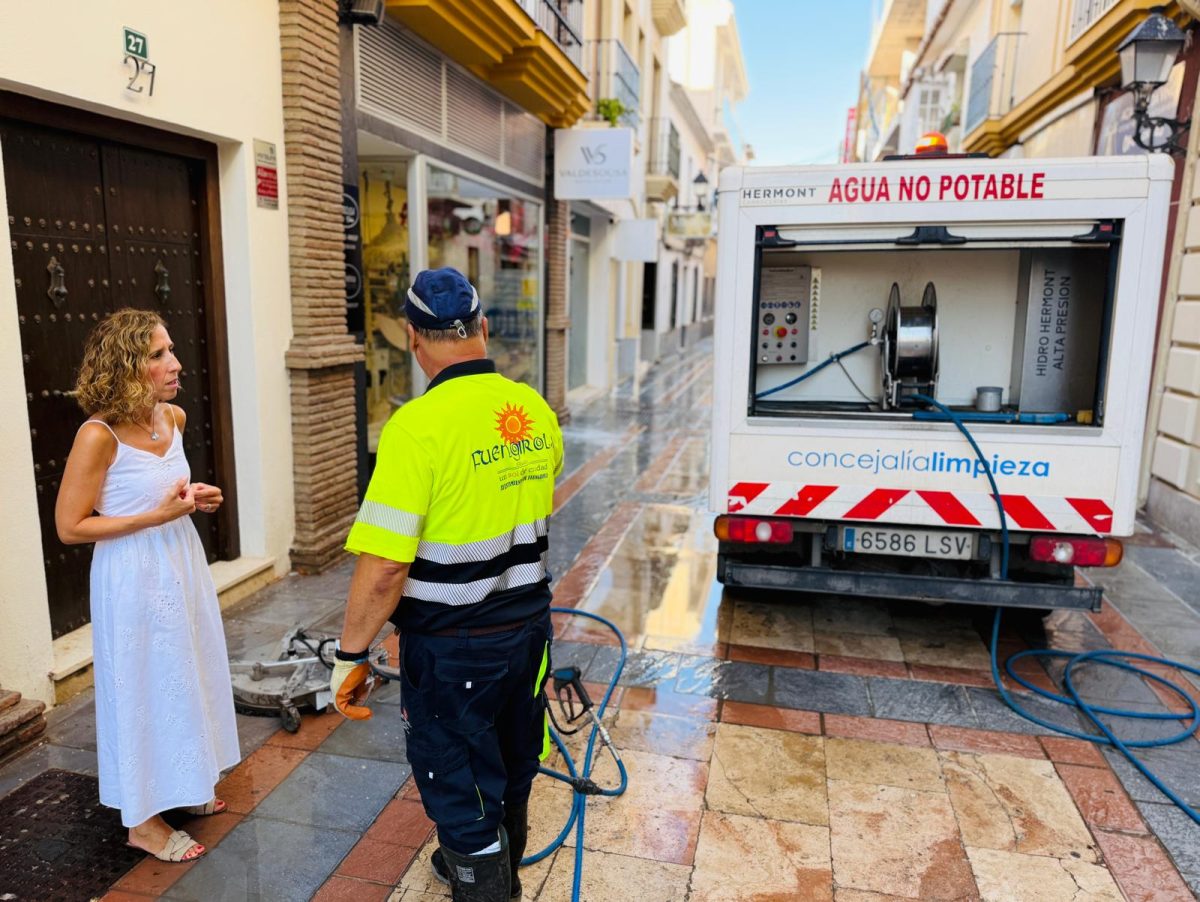 Calles, paseo marítimo y plazas de Fuengirola entran en el plan de limpieza intensiva - Fuengirola puesta a punto Fuengirola activa un plan de choque para limpiar a fondo las zonas más castigadas por el verano