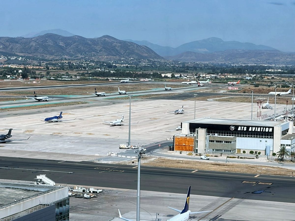 Un dron obliga a suspender los aterrizajes en el aeropuerto de Málaga y desvía ocho vuelos - Malaga controladores aereos Imagen del aeropuerto publicada en las redes sociales de los Controladores aéreos