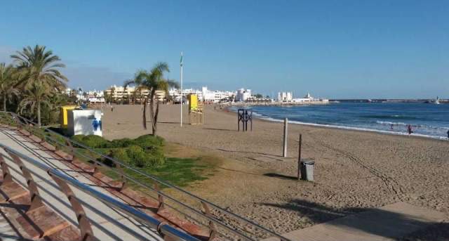 Benalmádena mantiene cerradas al baño dos playas mientras Málaga reabre parte de su litoral - Playa de las Gaviotas Benalmádena mantiene cerradas al baño dos playas mientras Málaga reabre parte de su litoral
