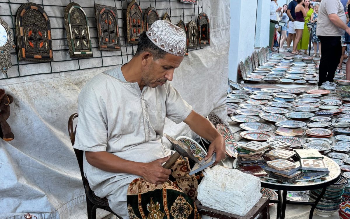Benalmádena despide este domingo su Zoco Árabe entre artesanía y gastronomía - Zoco arabe Un artesano del Zoco Árabe de Benalmádena