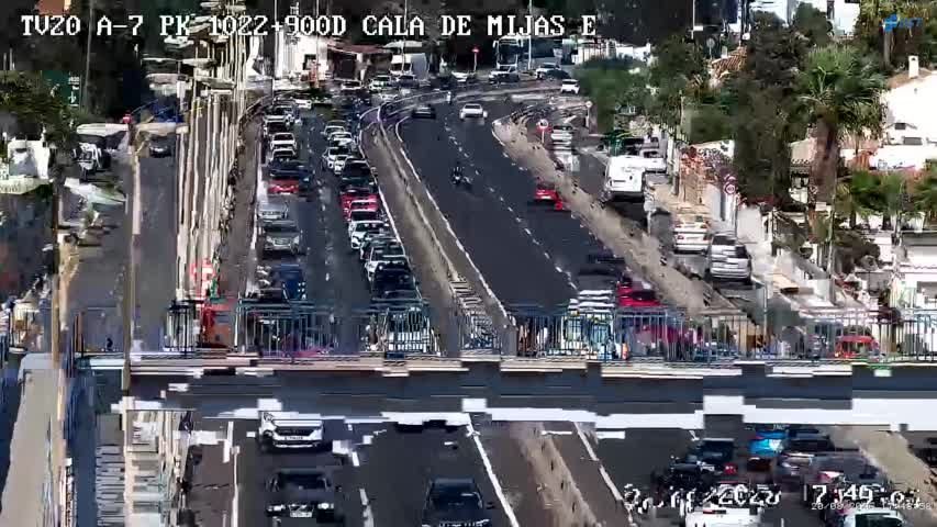 Un accidente provoca retenciones en ambos sentidos de la A-7 en La Cala de Mijas - atasco mijas a7 atasco mijas a7