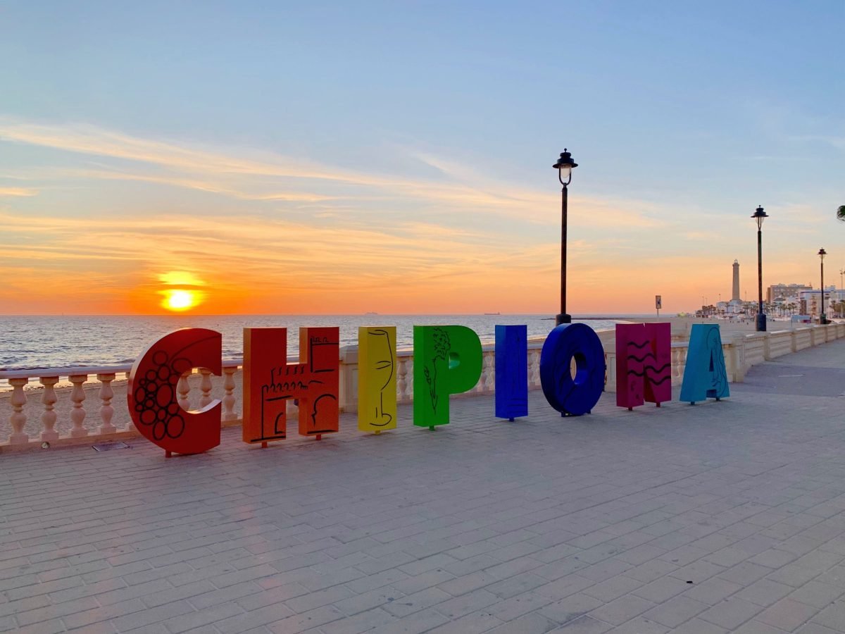 Por 6,50 euros puedes irte a Chipiona: Mijas ofrece 1.600 plazas para el Viaje de Mayores - chilpiona rotulo chilpiona-rotulo