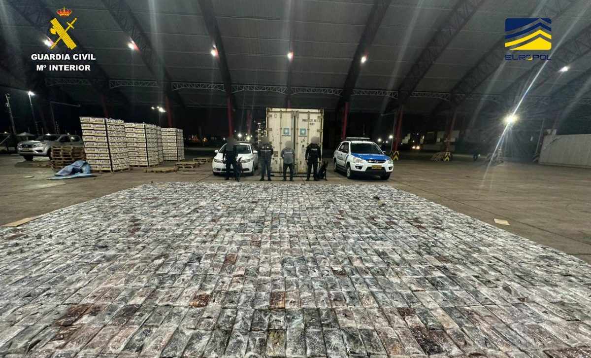 Intervenidas 21 toneladas de cocaína tras caer una red internacional que operaba por Málaga, Algeciras y Valencia - cocaina incautada operacion mondragon e1785919254231 Intervenidas 21 toneladas de cocaína tras caer una red internacional que operaba por Málaga, Algeciras y Valencia - cocaina incautada operacion mondragon e1785919254231