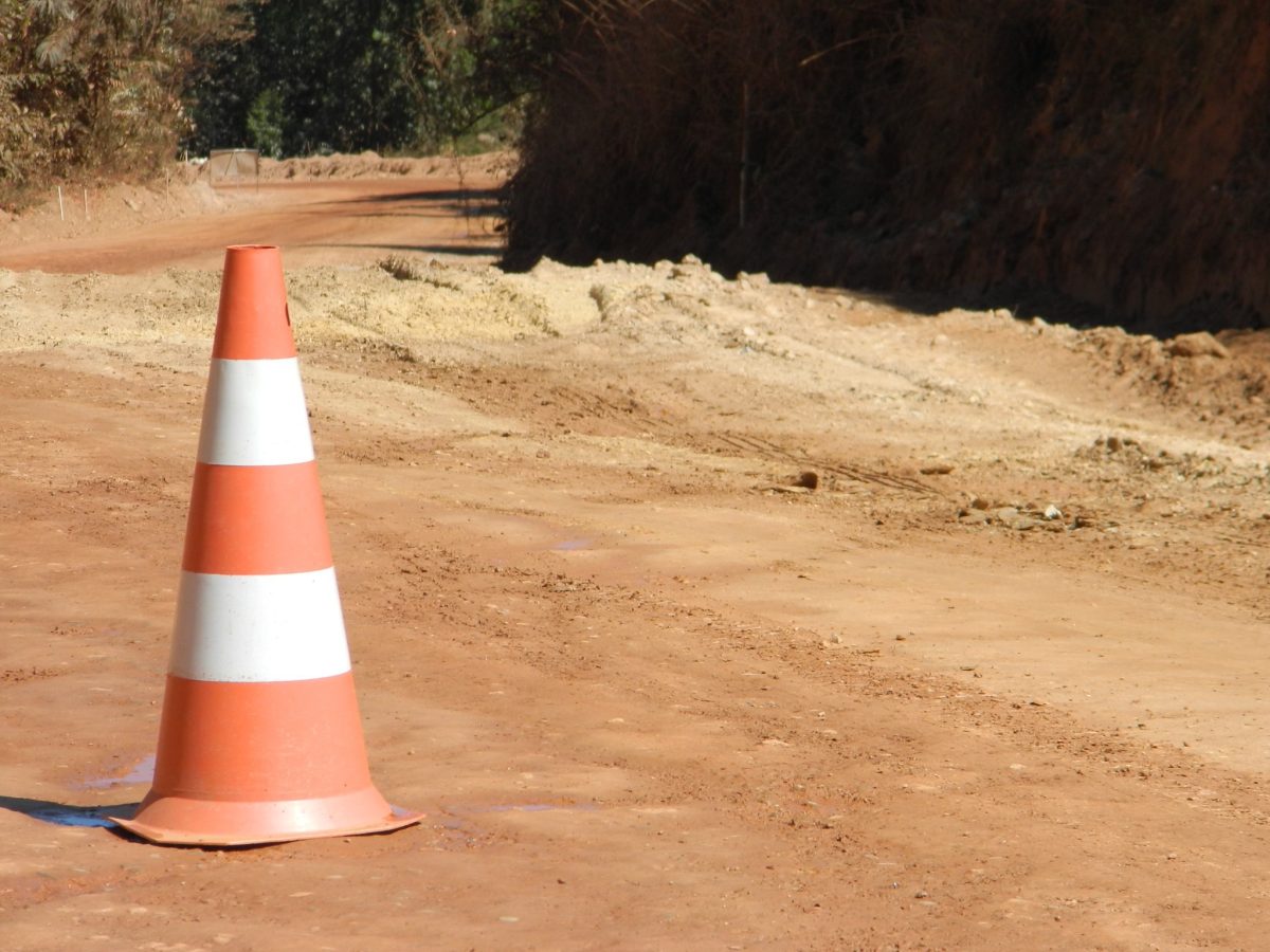 Nuevos cortes de tráfico y cambios en los autobuses de Benalmádena por obras - cono obra Nuevos cortes de tráfico y cambios en los autobuses de Benalmádena por obras - cono obra