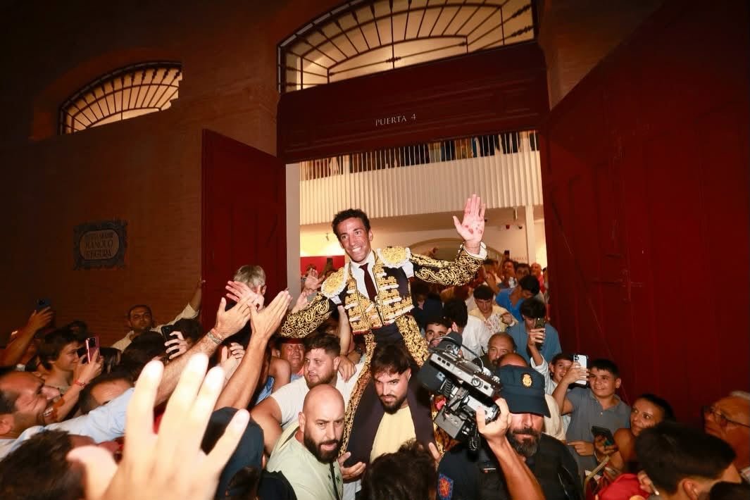 David de Miranda encuentra el triunfo en el sexto y sale a hombros de La Malagueta