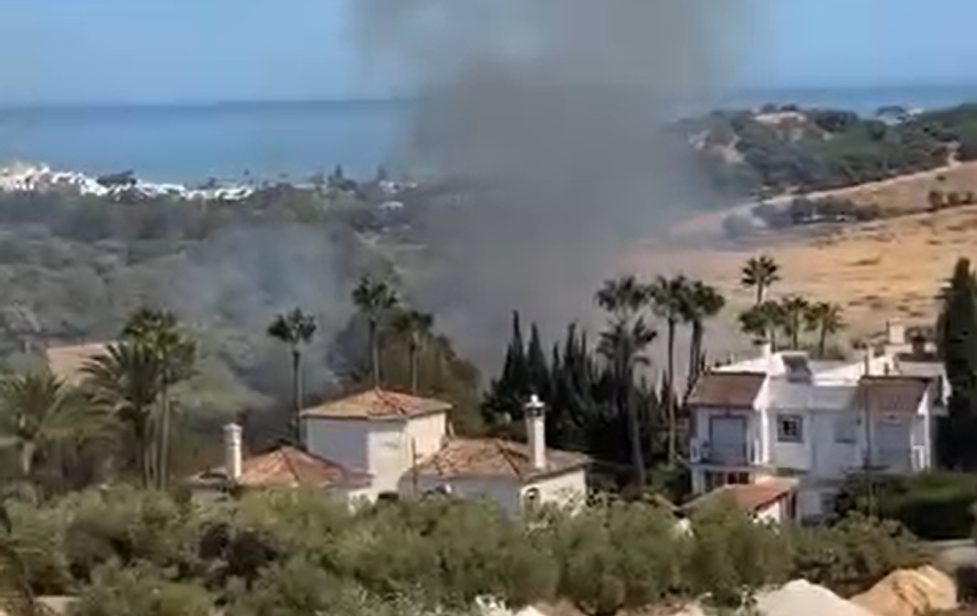 Estabilizado el incendio forestal declarado en Arroyo Vaquero, en Estepona - incendio buenas noches estepona incendio buenas noches estepona