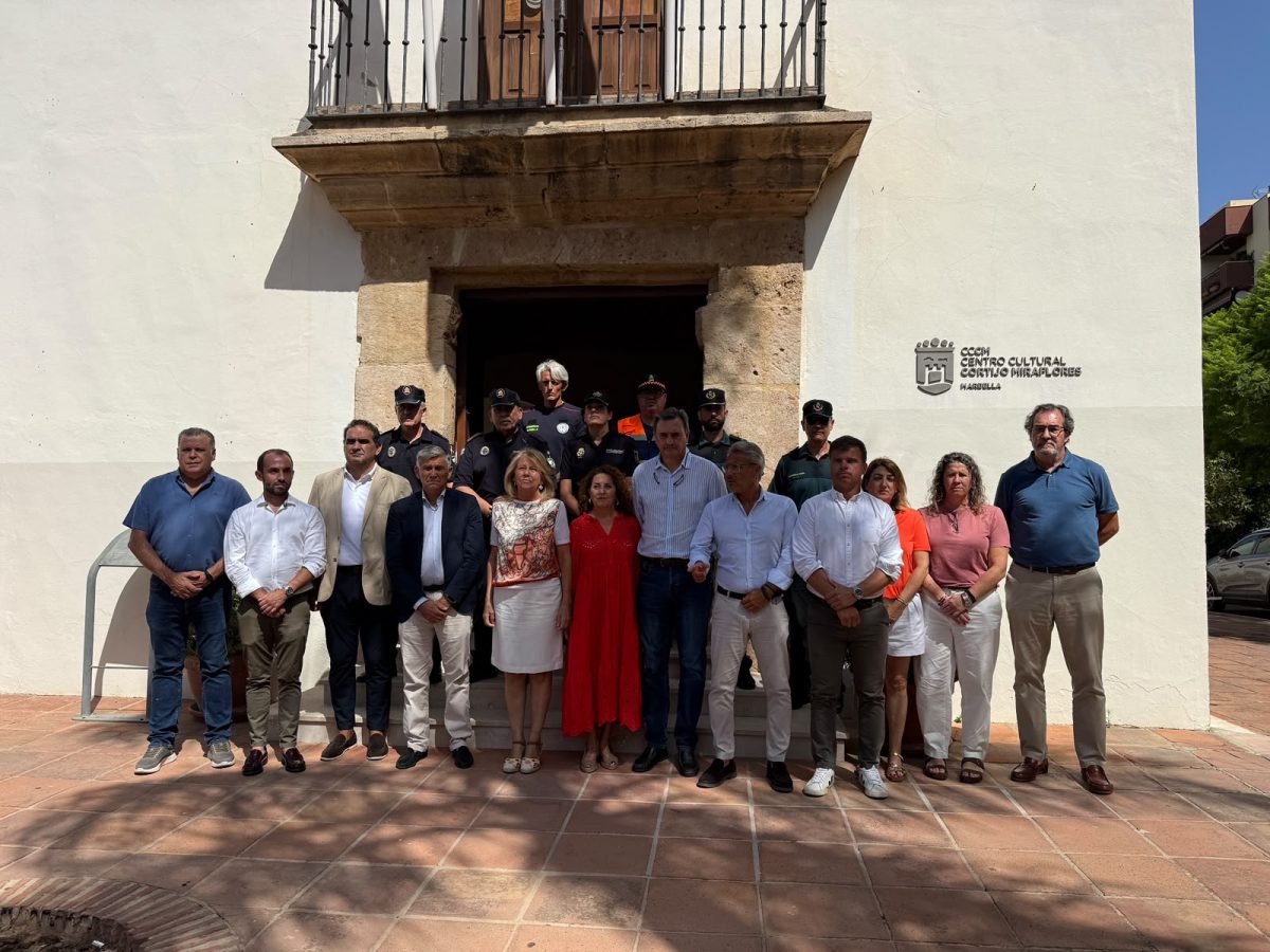 Marbella muestra su rechazo al crimen de San Pedro Alcántara y arropa a la familia de la víctima - minuto silencio marbella 3 Marbella muestra su rechazo al crimen de San Pedro Alcántara y arropa a la familia de la víctima - minuto silencio marbella 3